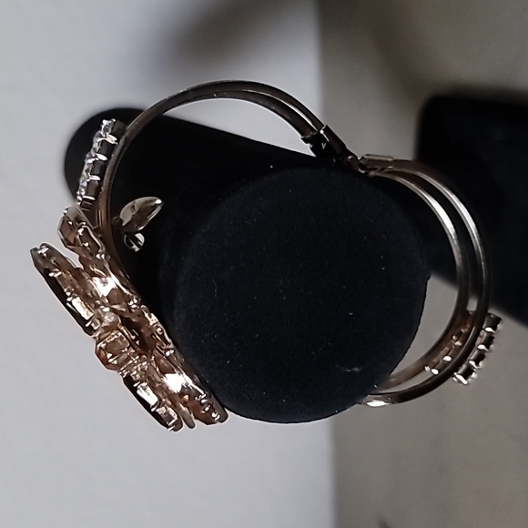 Vintage BETSEY JOHNSON Hollywood Glam Leopard Firefly Hinged Bracelet. - Picture 6 of 8